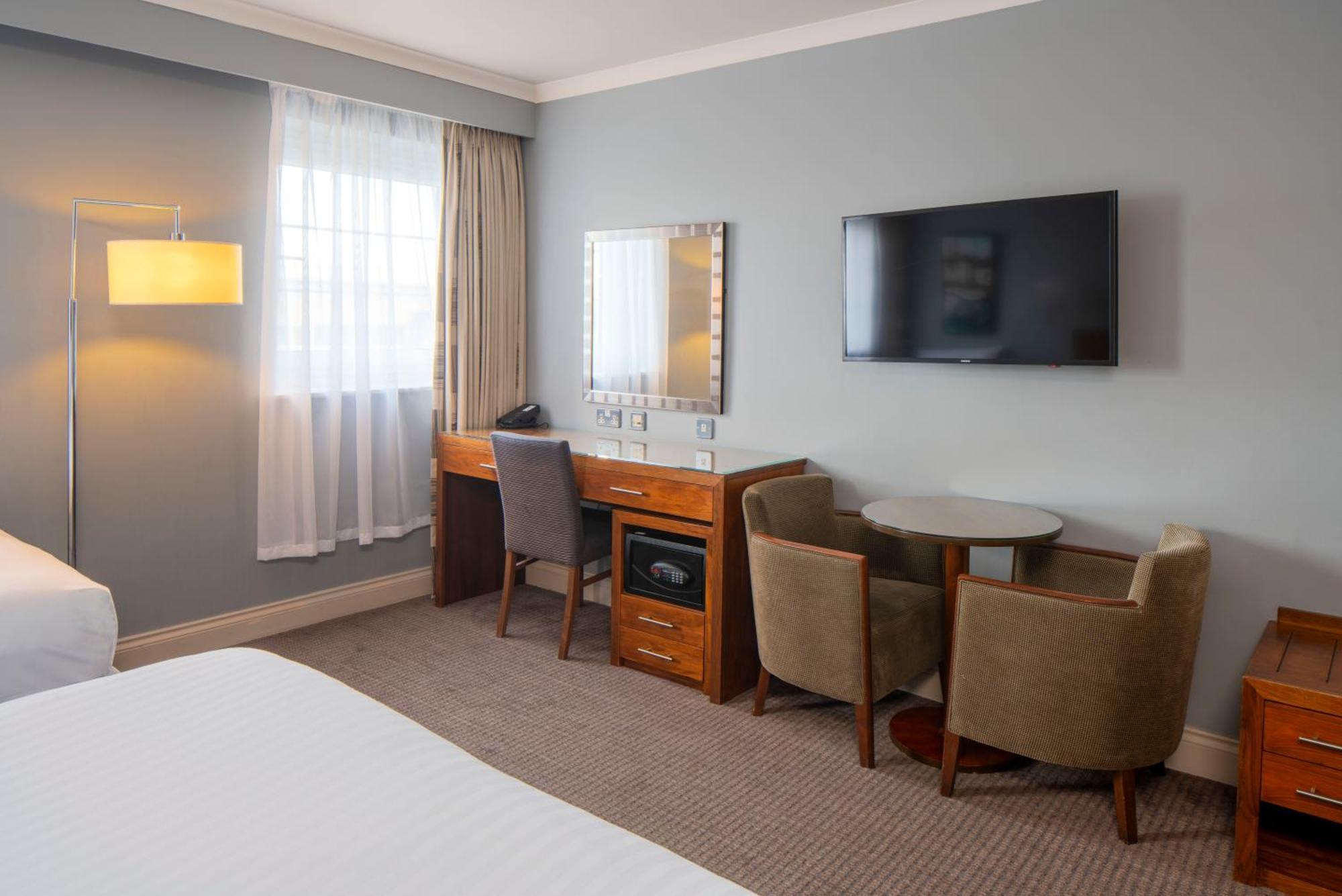 London Aerodrome Hotel, Bw Signature Collection