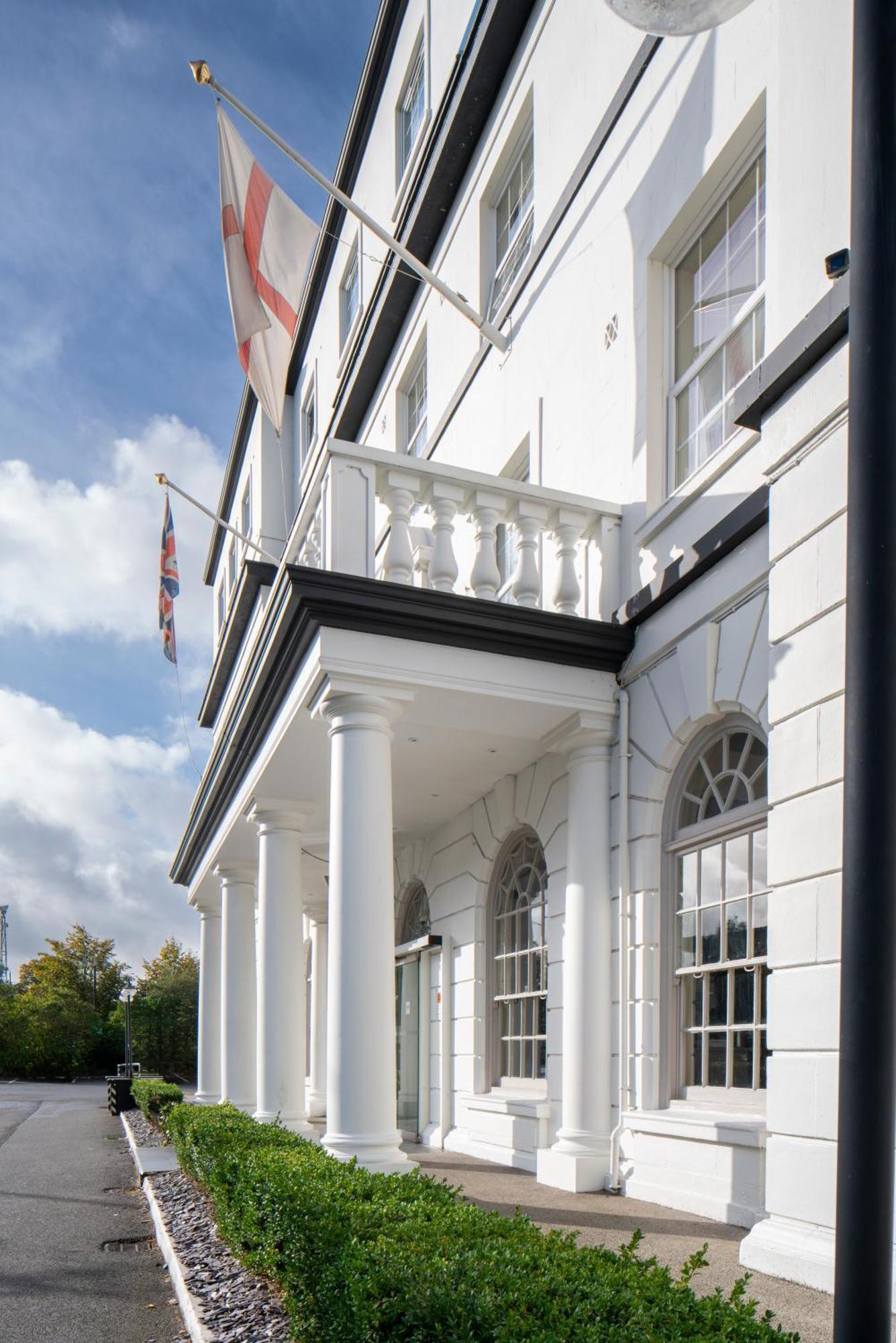 London Aerodrome Hotel, Bw Signature Collection Hotel