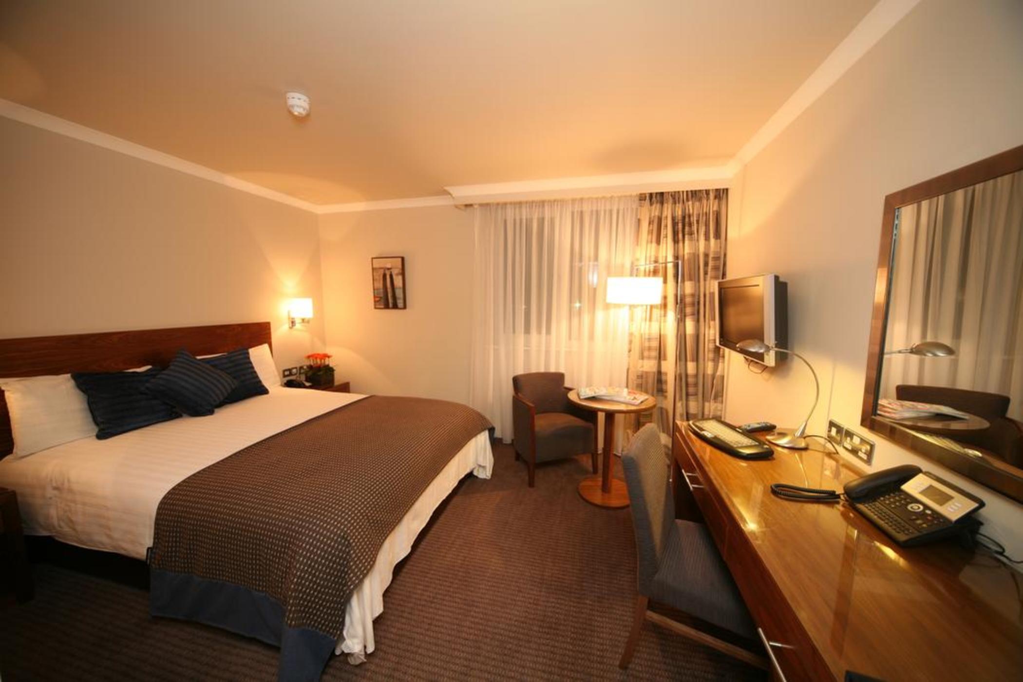 London Aerodrome Hotel, Bw Signature Collection 4*