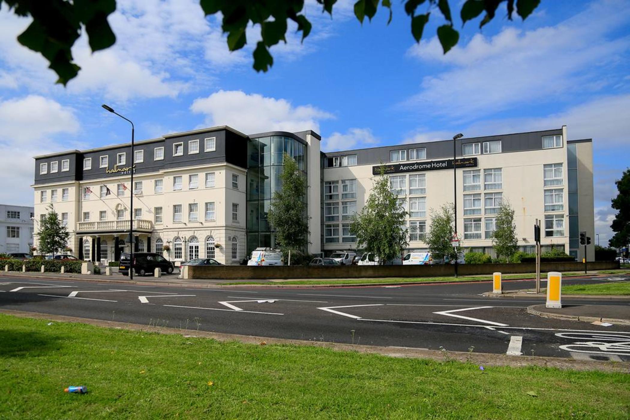 London Aerodrome Hotel, Bw Signature Collection 4* Кройдон
