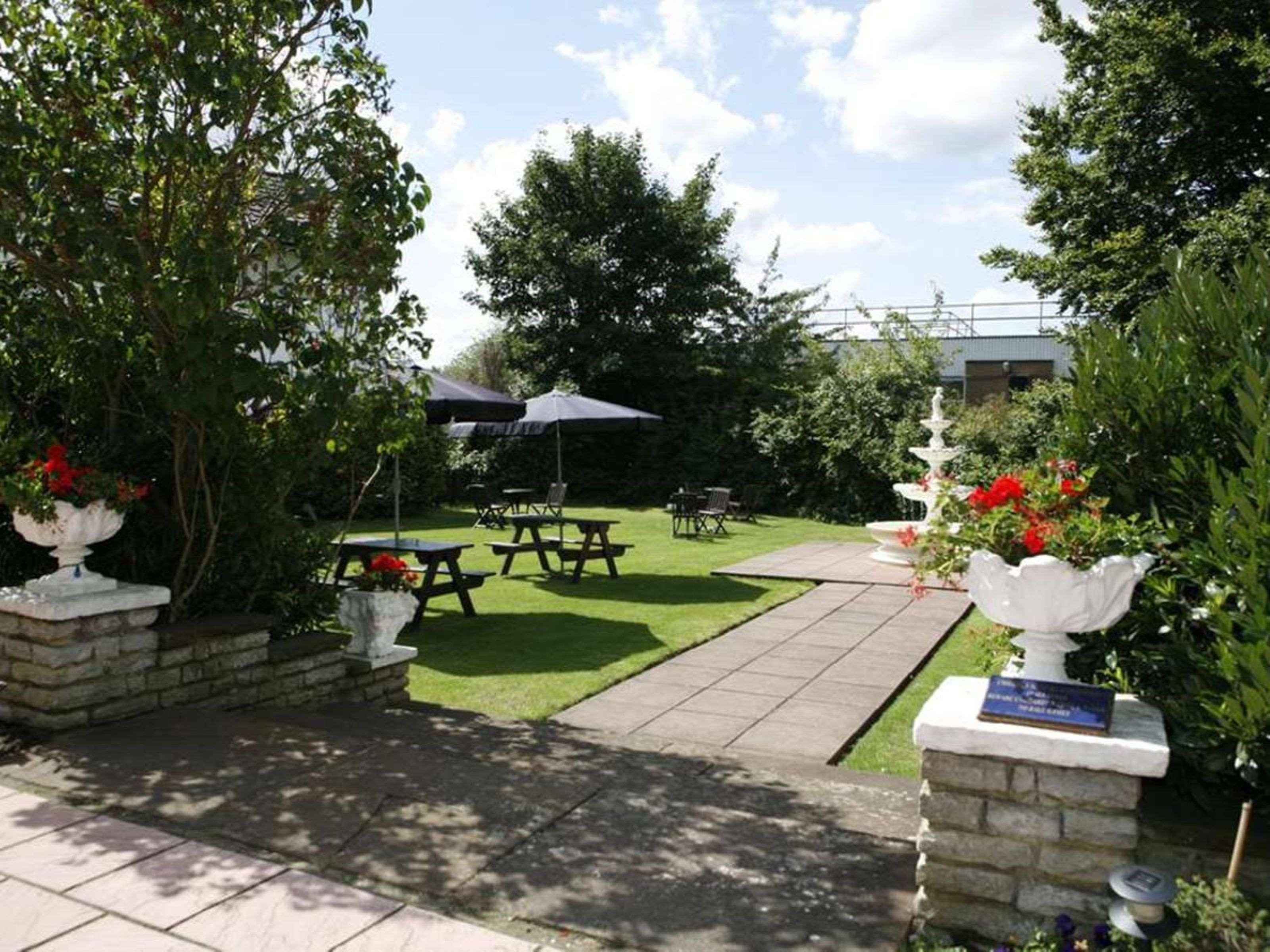 London Aerodrome Hotel, Bw Signature Collection 4*