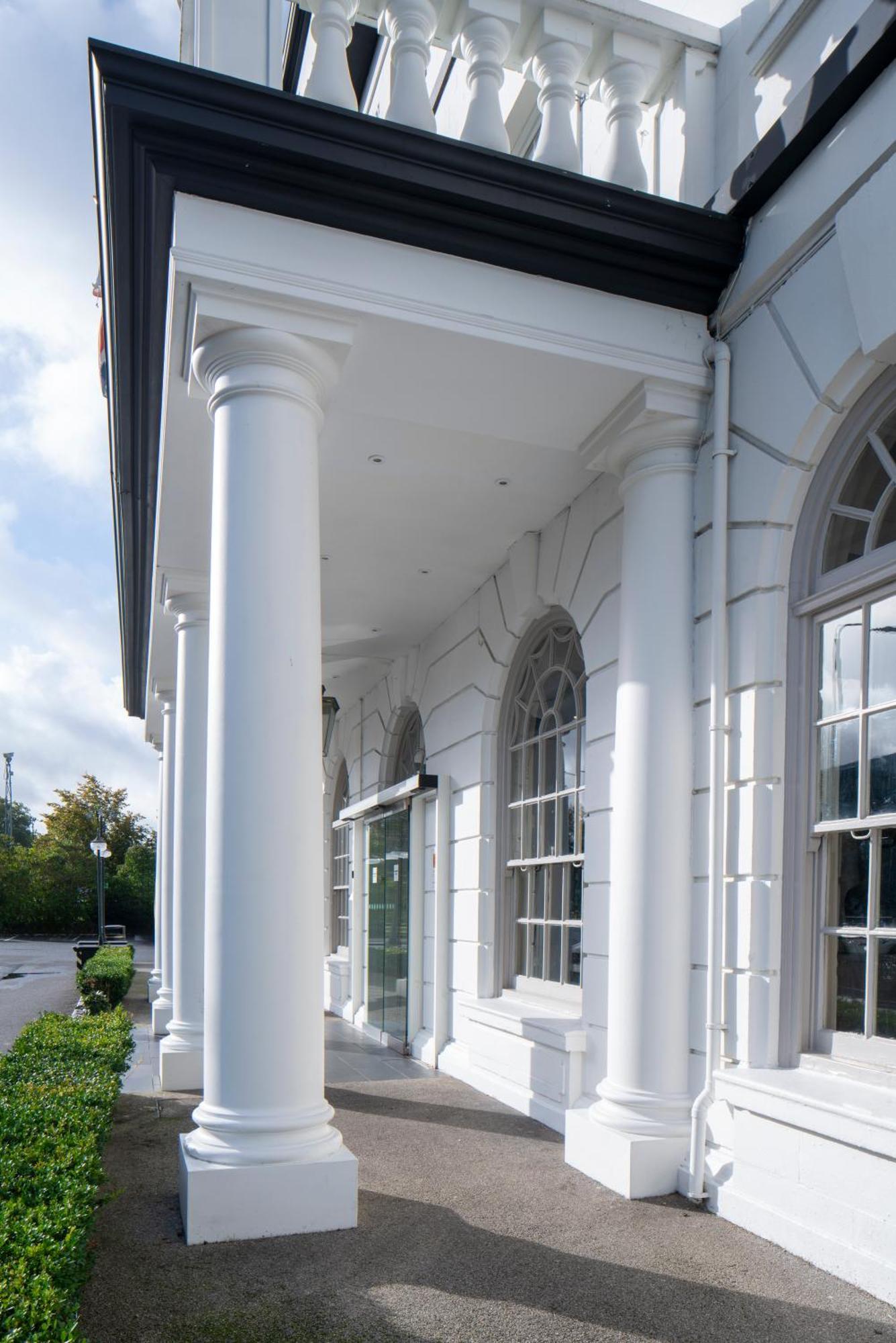 London Aerodrome Hotel, Bw Signature Collection 4* London Borough of Croydon