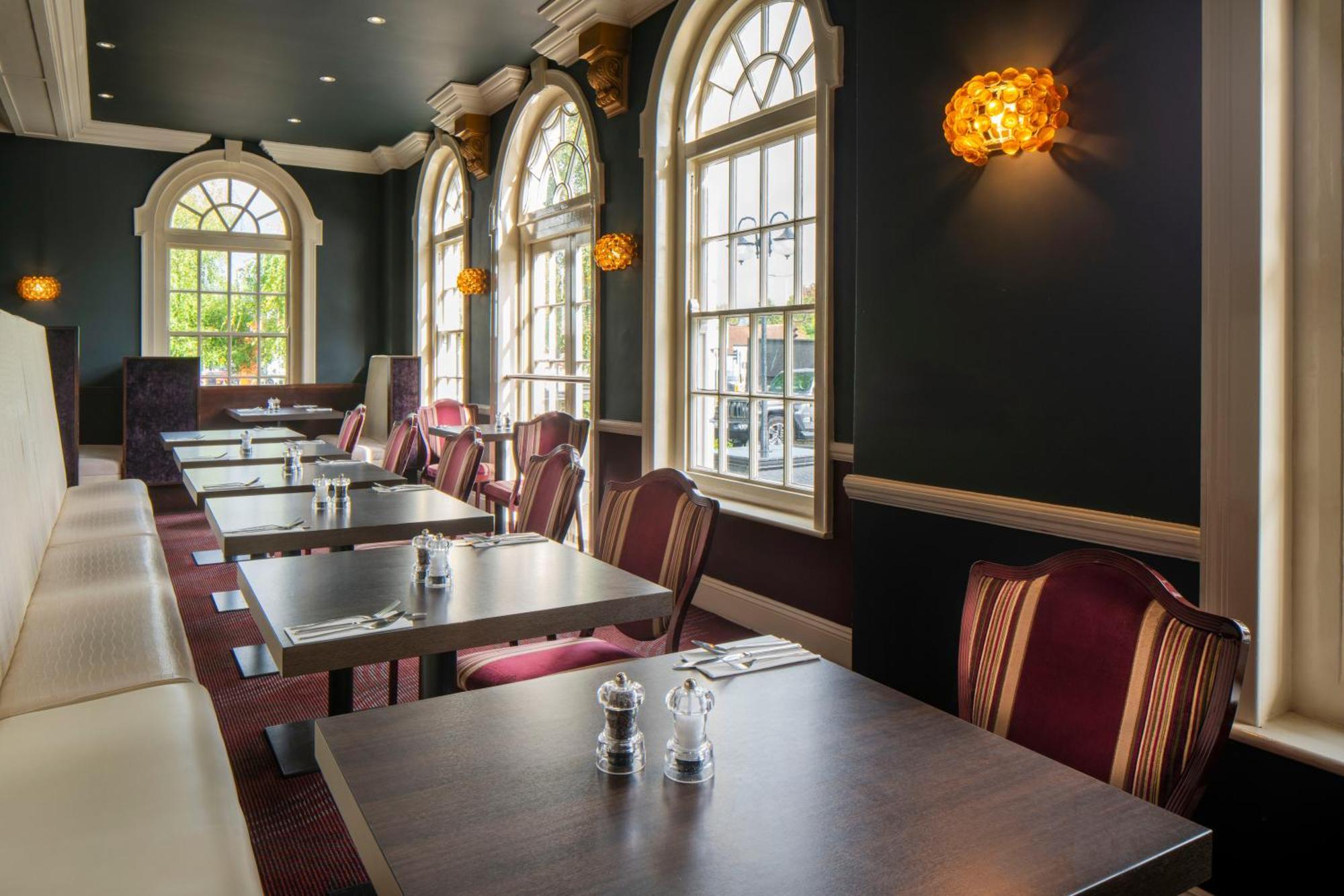 London Aerodrome Hotel, Bw Signature Collection Hotel 4*