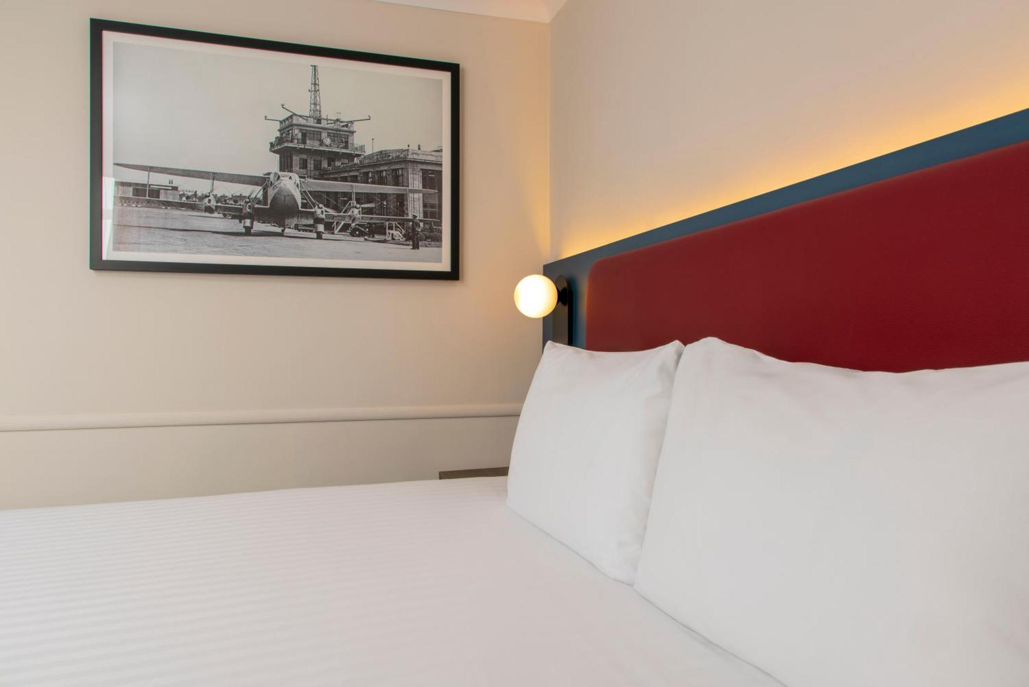 Отель London Aerodrome Hotel, Bw Signature Collection 4*