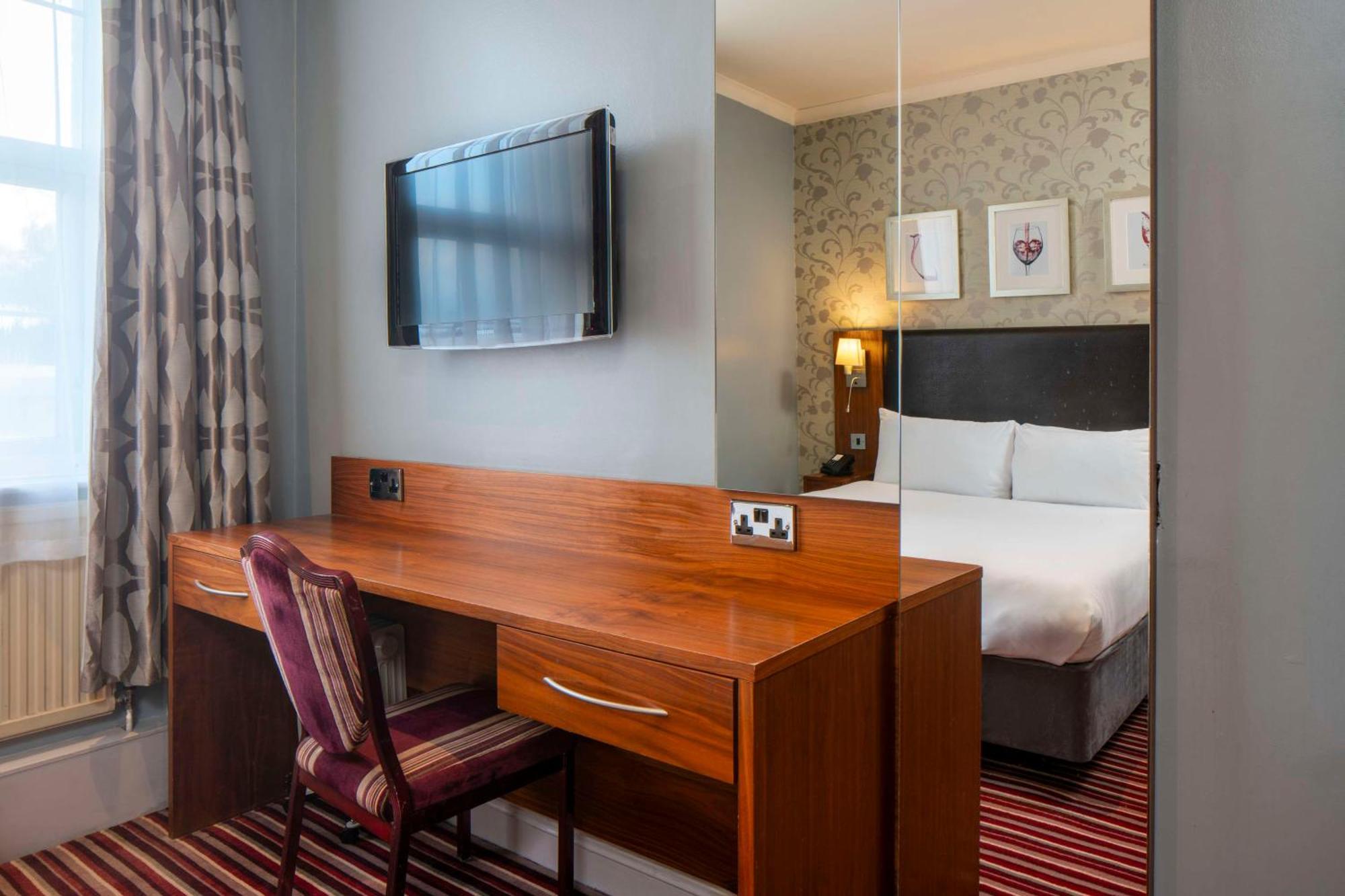 Hotel London Aerodrome Hotel, Bw Signature Collection 4*