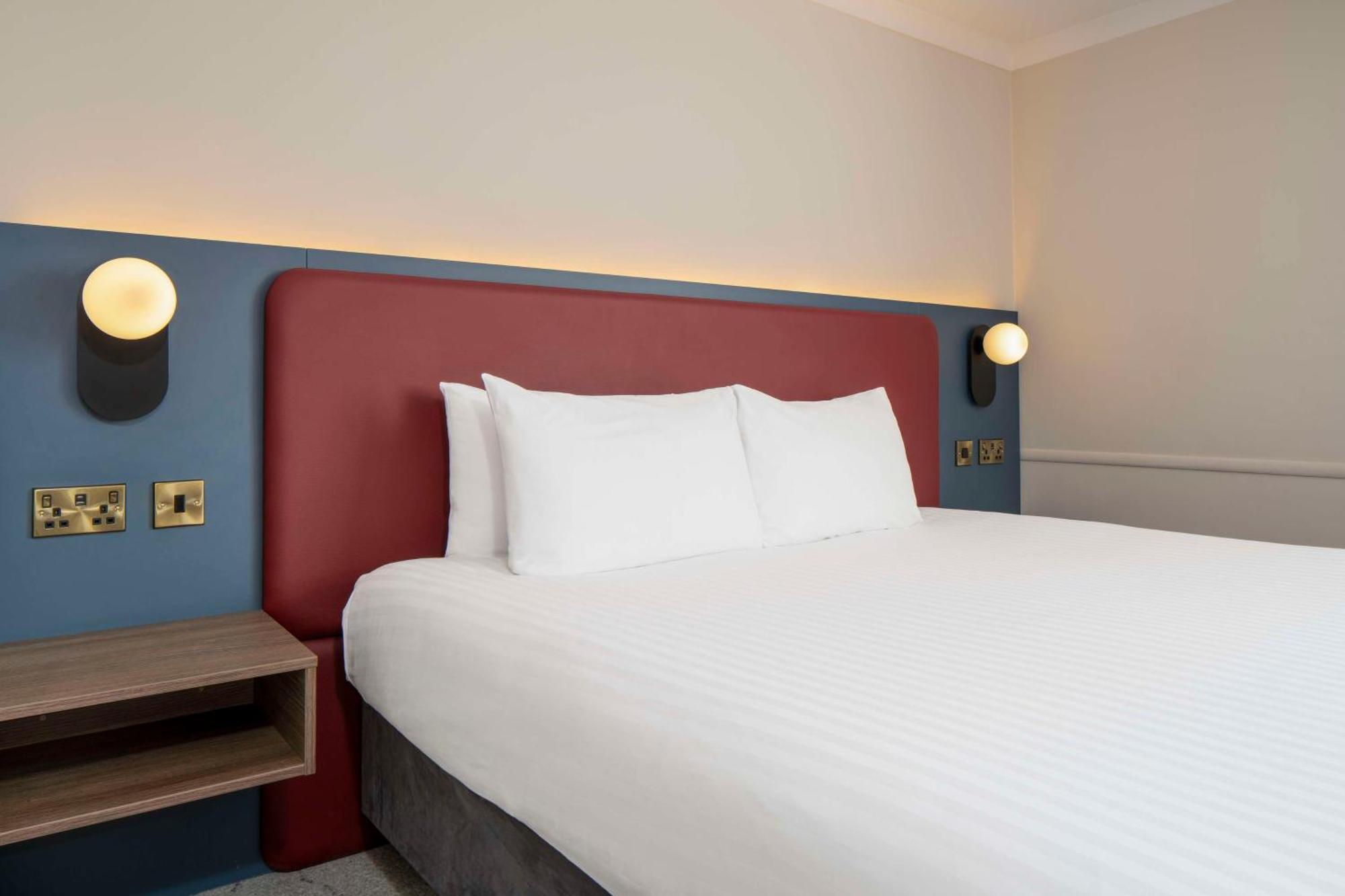 Отель London Aerodrome Hotel, Bw Signature Collection